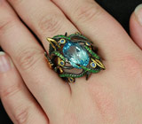 Серебряное кольцо c голубым топазом, синими сапфирами, цаворитами и мозамбикскими гранатами Серебро 925