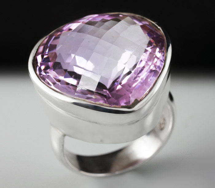 Серебряное кольцо с аметистом