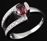 Элегантное серебряное кольцо c пурпурно-розовой шпинелью 0,56 карат Серебро 925