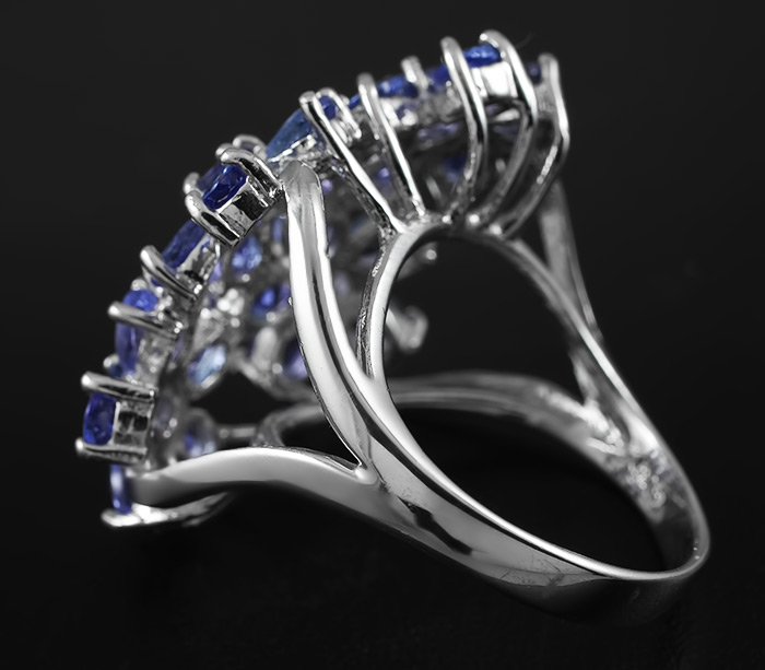 Великолепное серебряное кольцо с танзанитами Серебро 925
