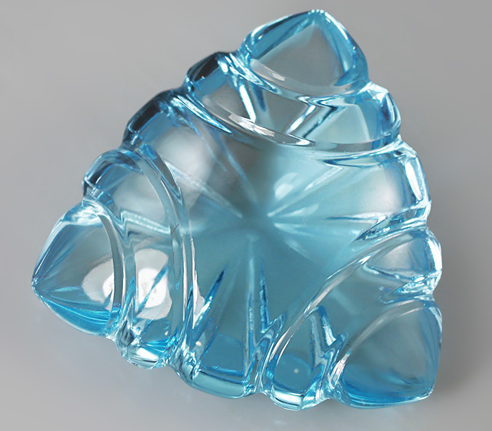 Резной топаз авторской огранки 18,5 карат