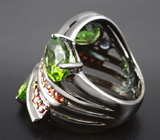 Серебряное кольцо с перидотами, васильковым и красно-оранжевыми сапфирами Серебро 925