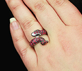 Серебряное кольцо «Змейка» с пурпурными и черными сапфирами Серебро 925
