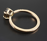 Кольцо, инкрустированное чистейшим гранатом со сменой цвета и лейкосапфирами Золото