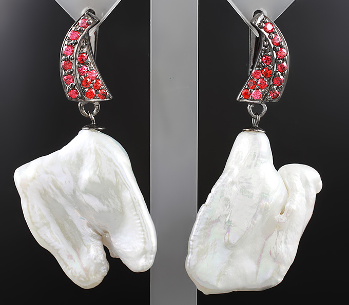 Серебряные серьги с жемчугом Mabe и красными сапфирами