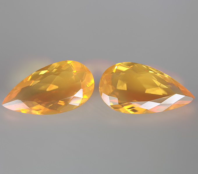 Пара бразильских огненных опалов 8,15 карат