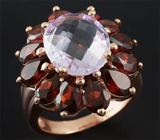 Замечательное серебряное кольцо с розовым аметистом и мозамбикскими гранатами Серебро 925