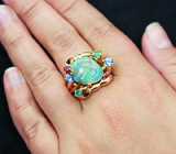 Золотое кольцо с эфиопским опалом, синими сапфирами, изумрудами и рубинами Золото