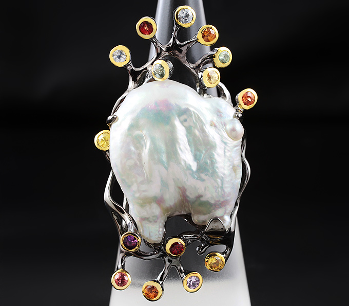 ГОТОВО! Серебряное кольцо c жемчужиной Mabe и разноцветными сапфирами