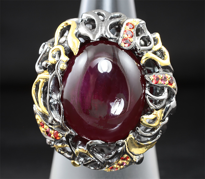 ГОТОВО! Серебряное кольцо с крупным кабошоном рубина и сапфирами
