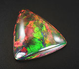 Кольцо с кристаллическим черным опалом и разноцветными сапфирами