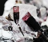 Кристаллы турмалинов и дымчатого кварца с мусковитом 45 грамм