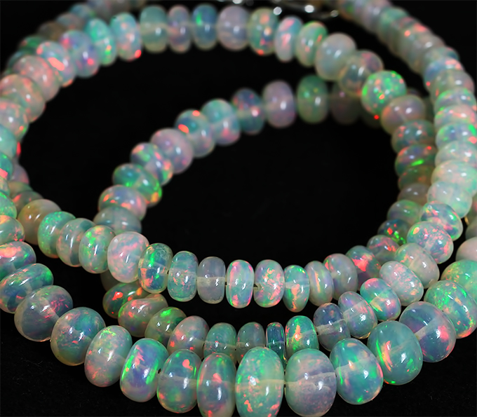 Колье из 144 эфиопских Welo опалов 54 карат