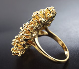 Золотое кольцо с кристаллическим черным опалом, разноцветными сапфирами, цаворитами и бриллиантами Золото