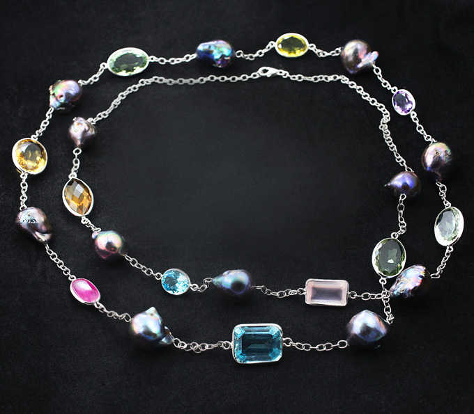 ожерелье цепь с камнем. колье с кристаллами сваровски. цепочка украшение. бусы на цепочке. цепь украшение.