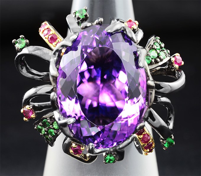 Серебряное кольцо c уругвайским аметистом, цаворитами и пурпурными сапфирами