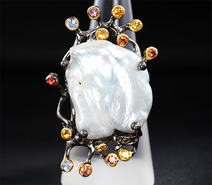 ГОТОВО! Серебряное кольцо с жемчужиной Mabe и разноцветными сапфирами