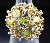 Золотое кольцо с зелеными сфенами и бриллиантами Золото