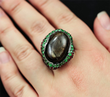 Серебряное кольцо c крупным дымчатым и разноцветными сапфирами, цаворитами Серебро 925