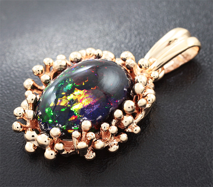 Кулон с кристаллическим черным опалом заказать в ювелирной мастерской ...