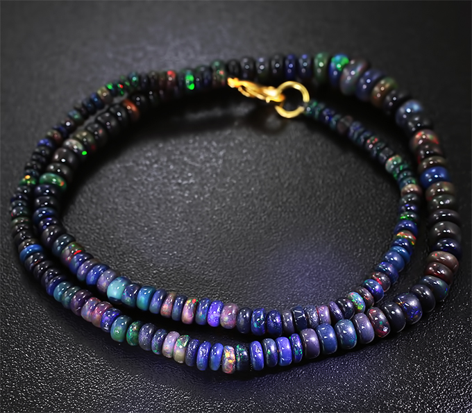 Колье из 171 кристаллический черных опалов 51 карат