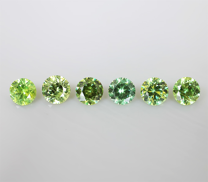 Набор из 6 уральских демантоидов 0,81 карат