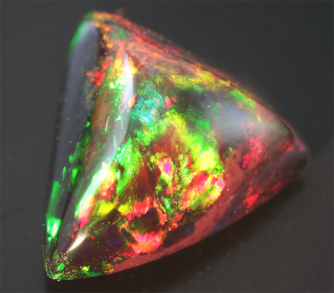 Кристаллический черный опал 3,23 карат