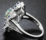 Серебряное кольцо с эфиопским опалом и синими сапфирами Серебро 925