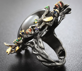 Серебряное кольцо с ониксом, разноцветными сапфирами, цаворитами и изумрудом Серебро 925