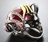 Серебряное кольцо с крупным рубином и оранжевыми сапфирами Серебро 925