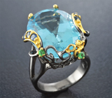 Серебряное кольцо c голубым топазом, цаворитами и синими сапфирами Серебро 925