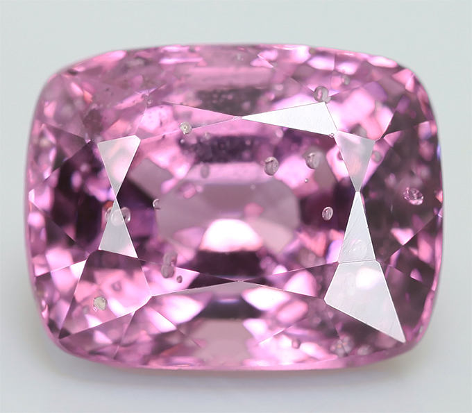 Розовый прозрачный камень. Шпинель 2 карат. Розовая Памирская шпинель. Розовый Рубин камень. Рубин (минерал).