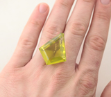 Крупный лимонный цитрин 63,2 карат 