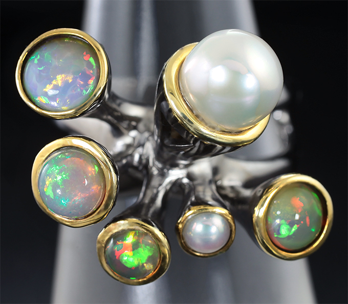 Серебряное кольцо с жемчугом и эфиопскими опалами