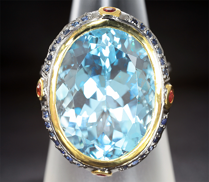 Серебряное кольцо с топазом, синими и оранжевыми сапфирами