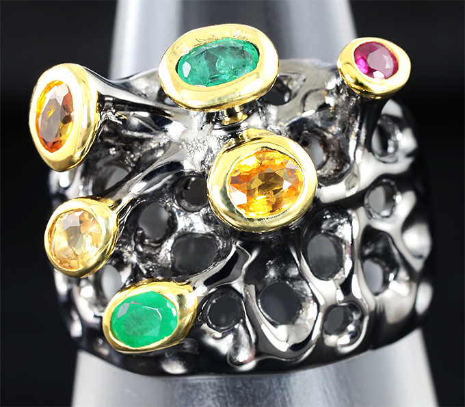 Серебряное кольцо с рубином, сапфирами и изумрудами