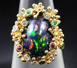 Золотое кольцо с топовым кристаллическим черным опалом, рубинами, цаворитами и бриллиантами Золото