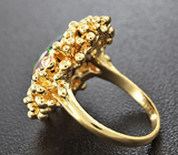 Золотое кольцо с кристаллическим черным опалом 5,75 карат, сапфирами, цаворитами и бриллиантами Золото