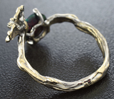 Золотое кольцо с кристаллическим черным опалом 0,85 карат и бриллиантами Золото