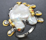 Серебряное кольцо с жемчужиной и разноцветными сапфирами Серебро 925