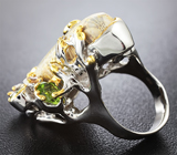 Серебряное кольцо с кораллом, перидотами и сапфирами Серебро 925