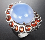 Серебряное кольцо с голубым халцедоном и гранатами Серебро 925