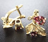 Серьги, инкрустированные гранатами с александритовым эффектом и бриллиантами Золото