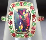 Золотое кольцо с превосходным черным опалом, рубинами, цаворитами и бриллиантами Золото