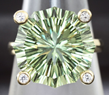 Золотое кольцо с зеленым аметистом 11,75 карат и лейкосапфирами Золото