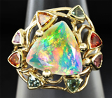 Золотое кольцо с великолепным ограненным кристаллическим опалом 2,31 карат и разноцветными сапфирами Золото