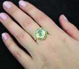 Золотое кольцо с абсолютно прозрачным ограненным кристаллическим опалом 2,43 карат и цаворитами Золото