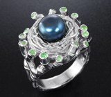 Эффектное серебряное кольцо с цветной жемчужиной и изумрудами Серебро 925