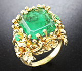 Золотое кольцо с крупным уральским изумрудом и бриллиантами Золото