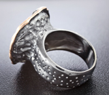 Серебряное кольцо с цветным жемчугом, изумрудами и лейкосапфирами Серебро 925